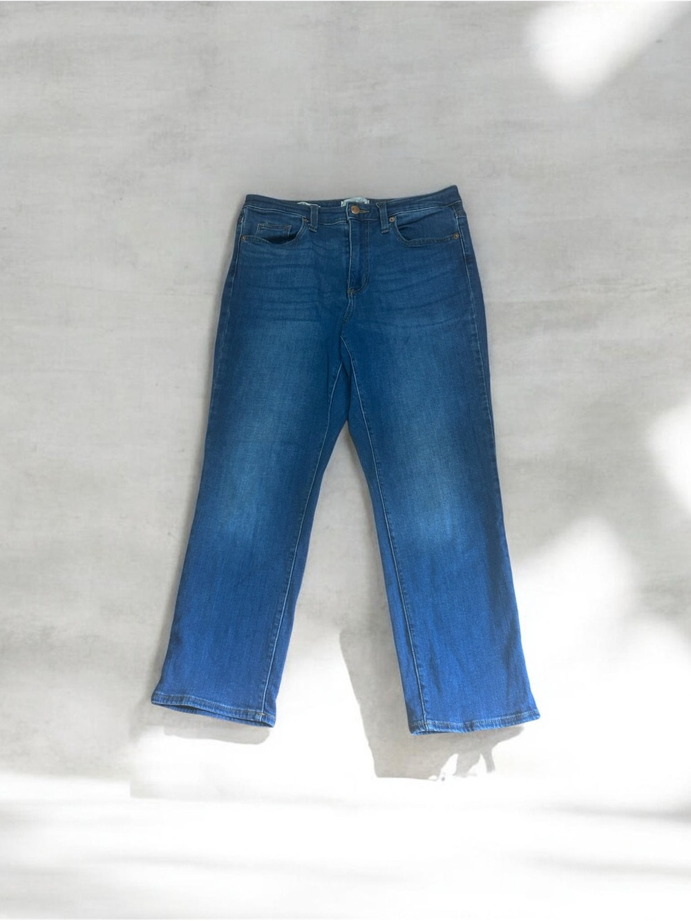 Universal Thread Women’s Medium Blue High Rise Slim Straight-Leg Ankle Jeans